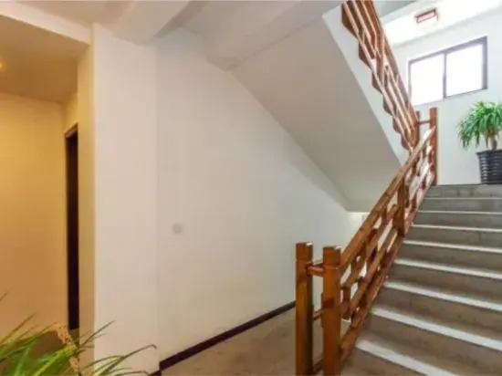 Longxinfang Courtyard Holiday Hotel