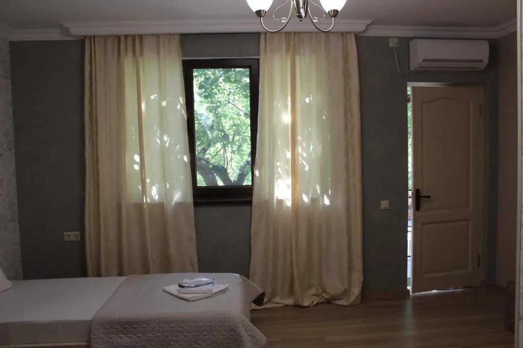 Emis Hotel