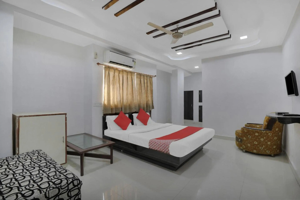 Flagship 83069 Hotel Rudra Palace