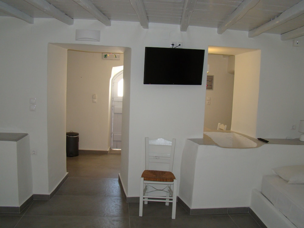 Efis Apartments