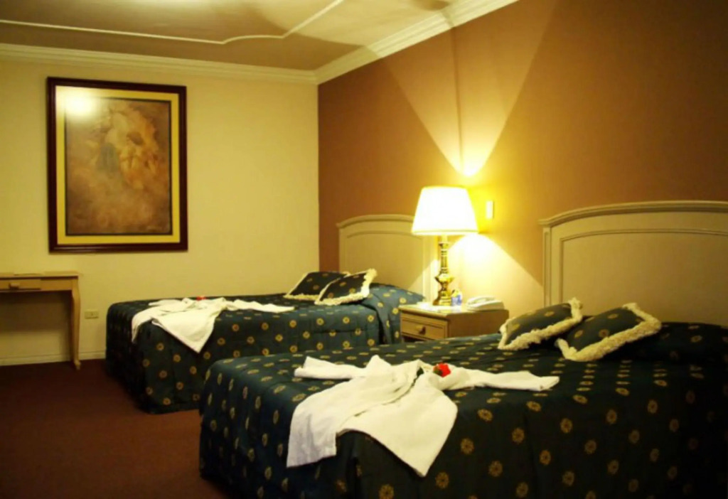 Royal Lodge Hotel