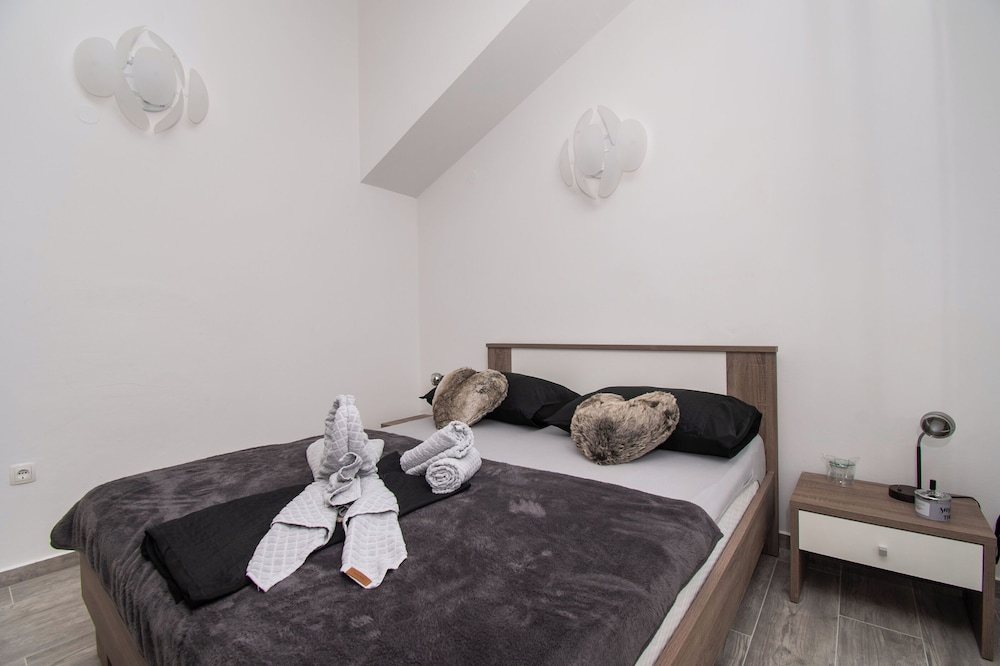 Modern Apartment in Starigrad Paklenica with Barbecue