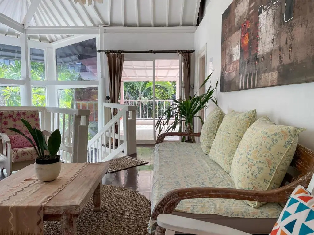 Beach House Canggu - 150m Berawa beach