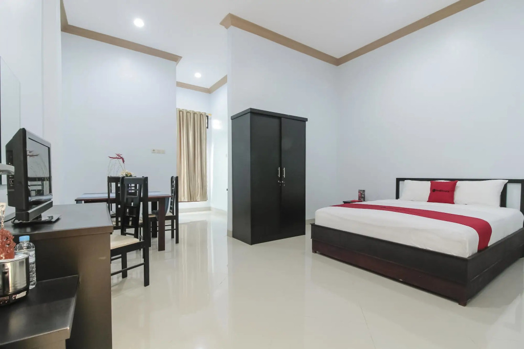RedDoorz Plus near Mega Town Square