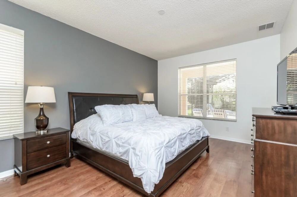 2696 La Isla Court