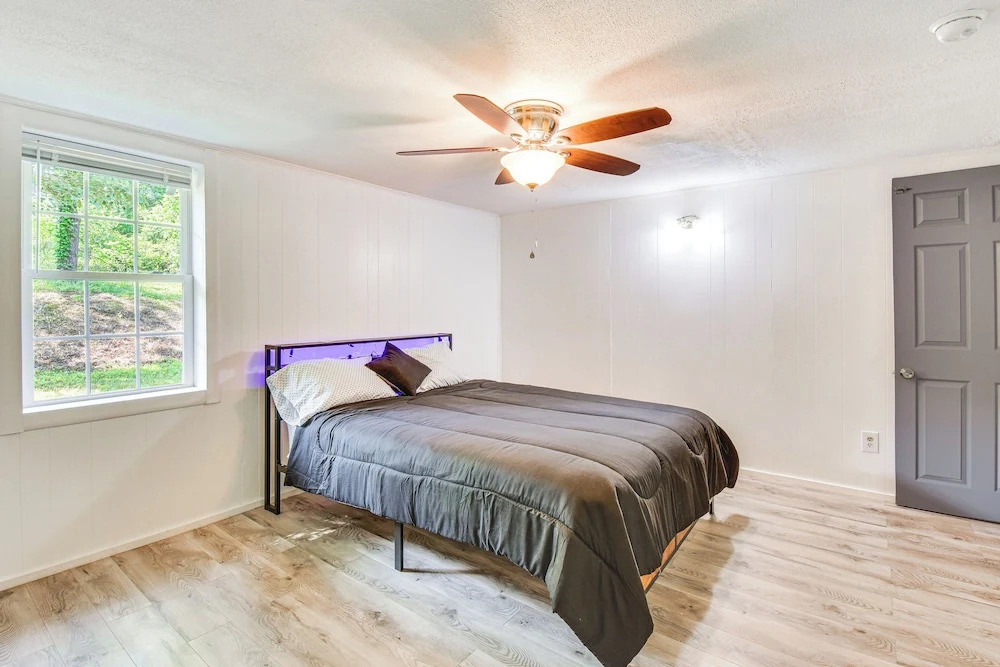 Seneca Vacation Rental w/ Grill Near Lake Hartwell