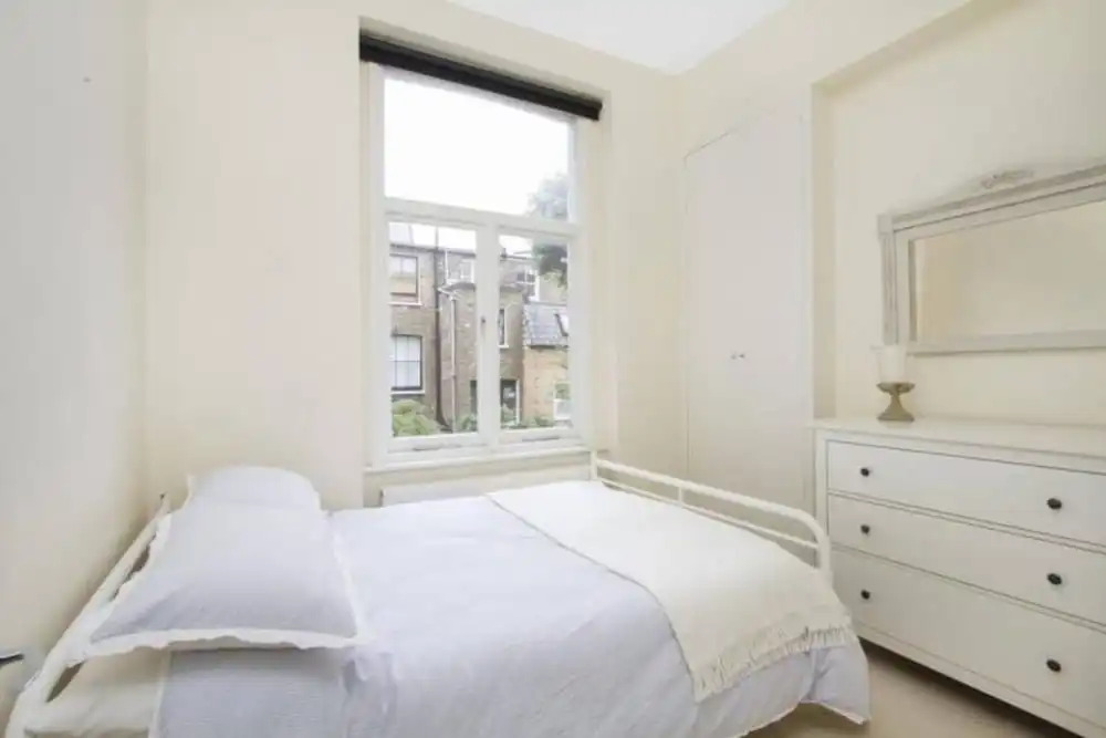 Airy 1 Bedroom Flat in Central London