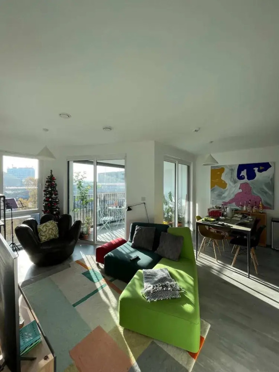 Bright 1BD Flat W/balcony - Heart of Brixton!