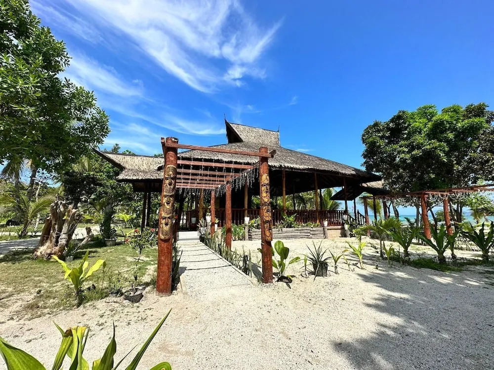 La Tranquilidad Twin Beach Resort