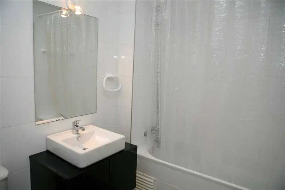 15 in Portim o With 1 Bedrooms and 1 Bathrooms