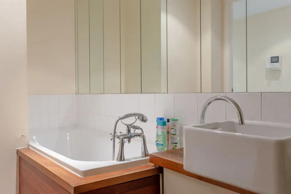 Stratford 2 Bedroom Apartment Sleeps 3
