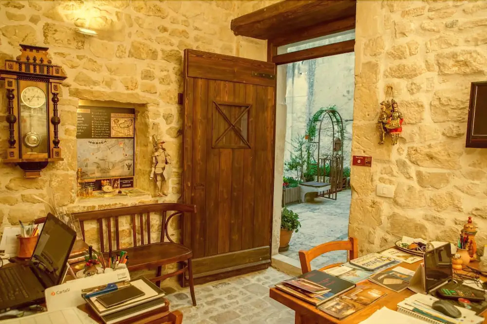 Si-Moutique, le Case-grotte degli Avi 2