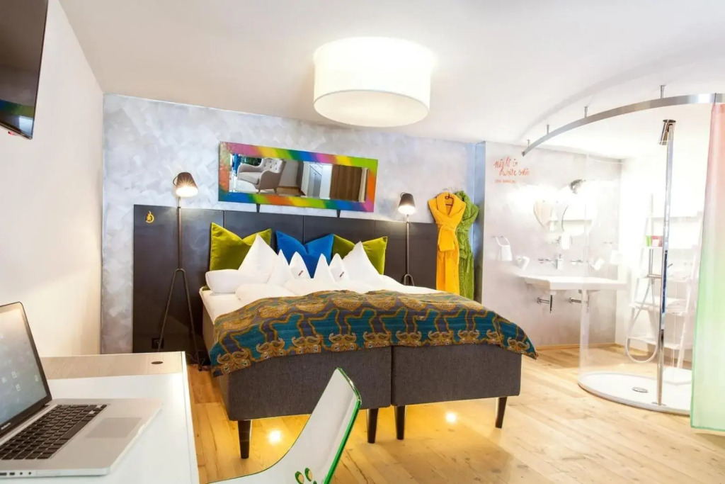 Raffls Tyrol Hotel