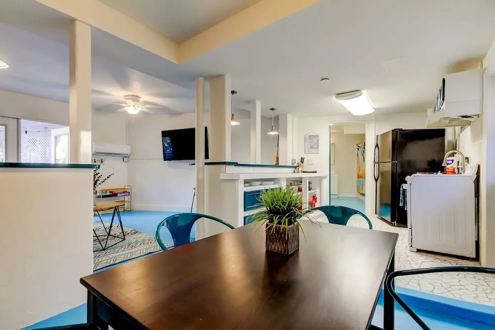 Simple Modern Gem 2 Blocks to Beach Pet Friendly