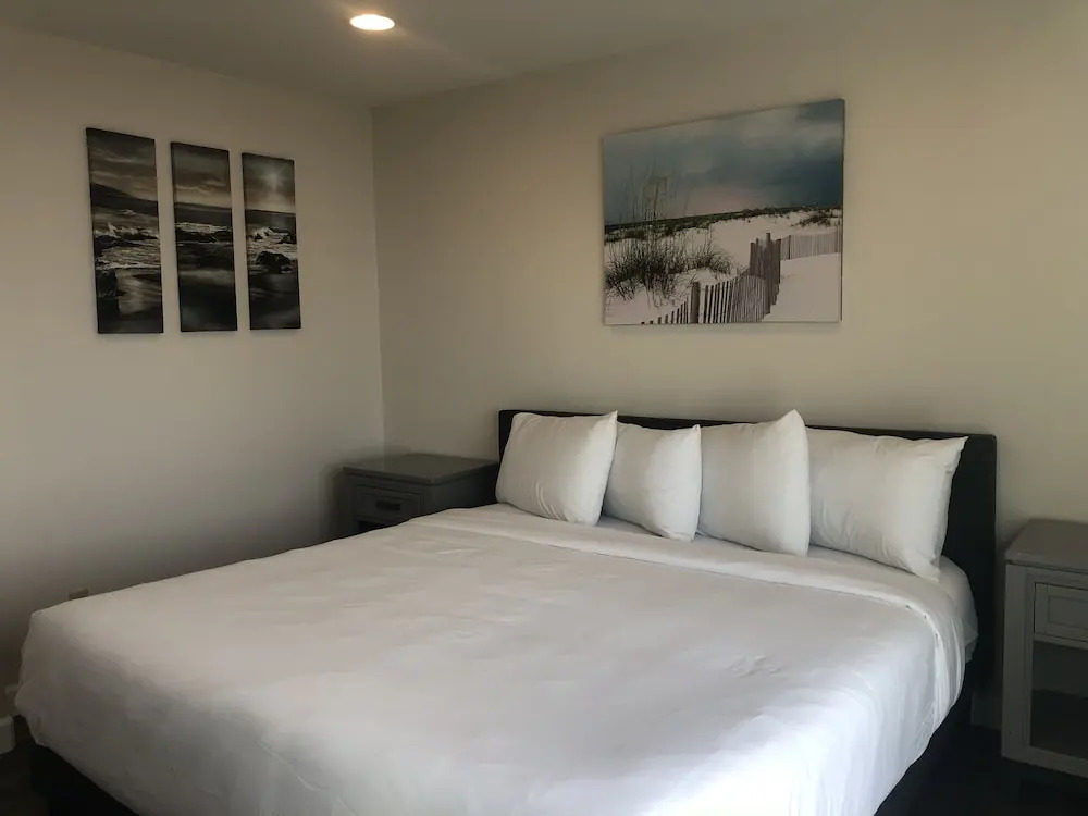 Sailor Jack Oceanfront Motel