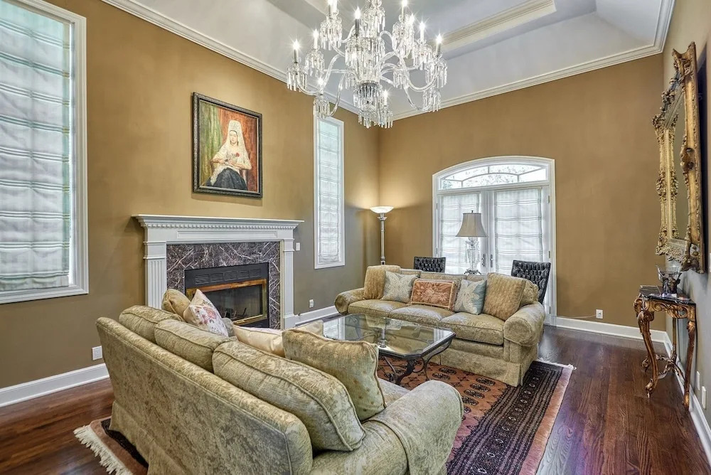 Spacious & Welcoming Close To Stanford & Tech 4 Bedroom Home by RedAwning