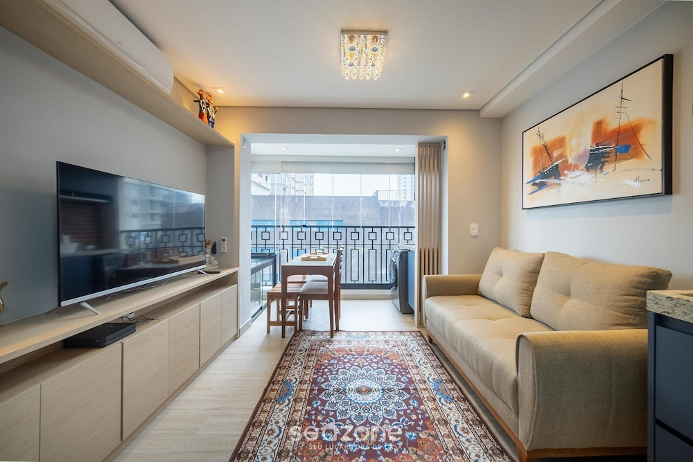 Apt in a Build. w/ a Rooftop Pool, Just 350m From the Metro - Ipis