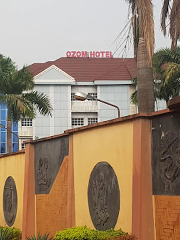 Ozom Hotel