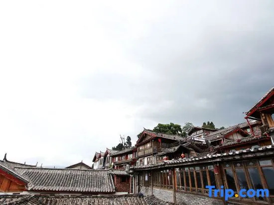 Jixiang Guanjing Inn (Lijiang Old Town Dashuiche Branch)