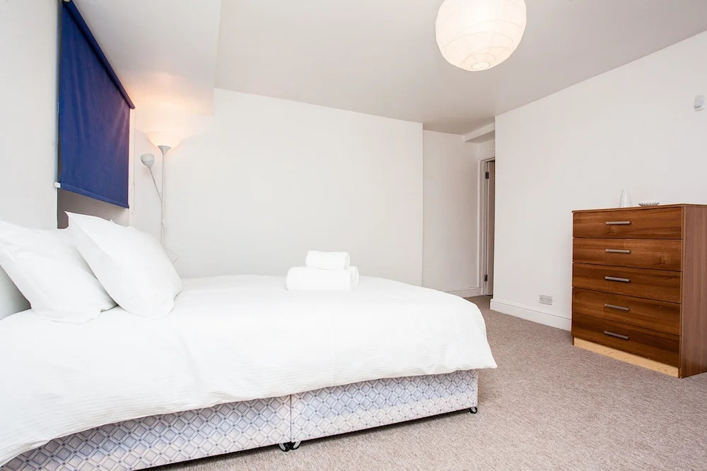 Bright &Spacious Family Home near London Bridge