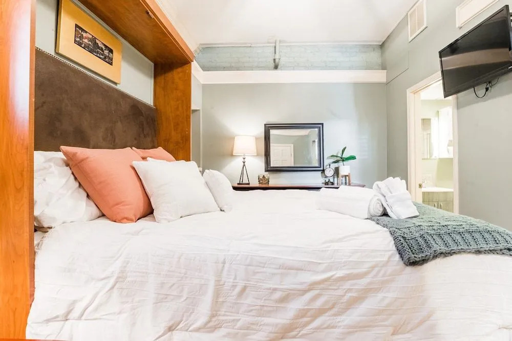 Trio Loft Of D-town G-ville True-gem Luxury
