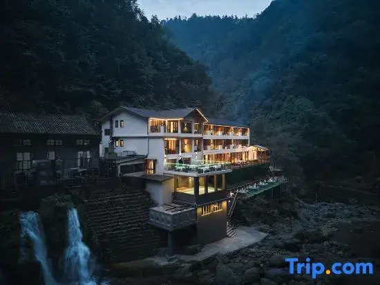 Yuexigu Valley Hot Spring Homestay