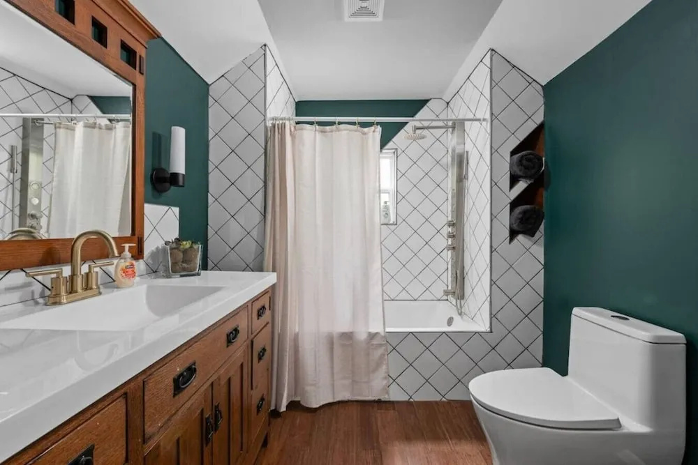 590 Newly Remodeled 4 Bedroom - Downtown