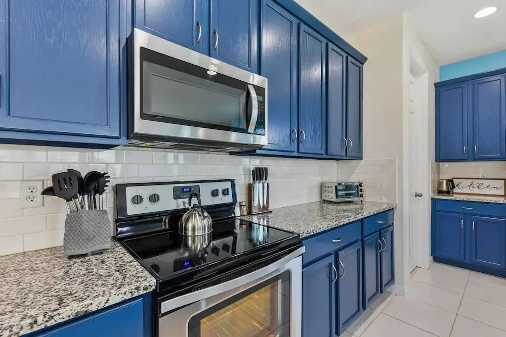 Minutes to Disney Parks + Universal Sleeps 21 w/ Pool, Hot Tub, Game Room