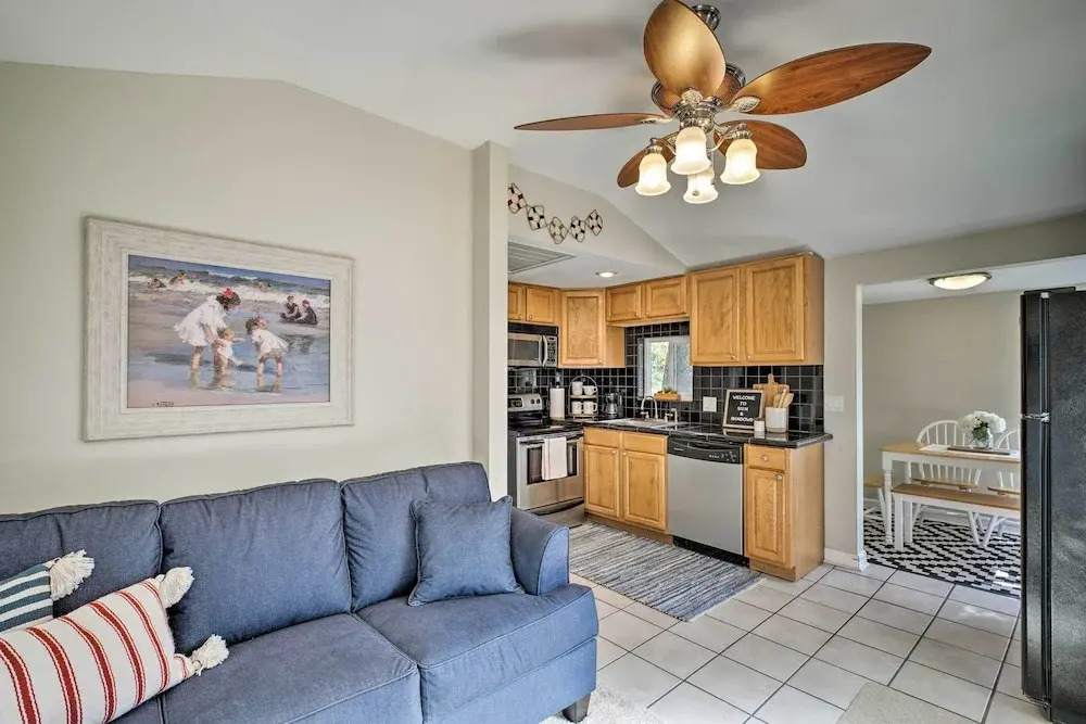 Family Fun! Lakeside Gem + Dock in Sunrise Beach