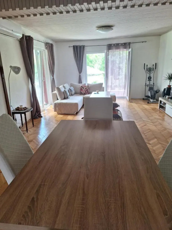 Villa Ella apartments