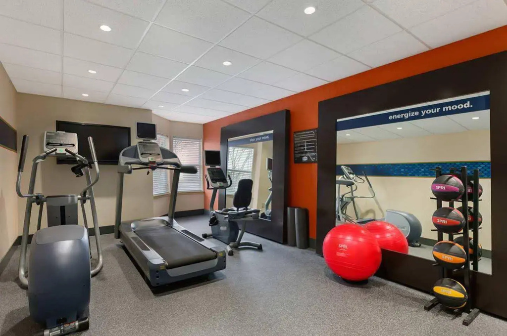 Hampton Inn & Suites Newport News-Airport - Oyster Point Area