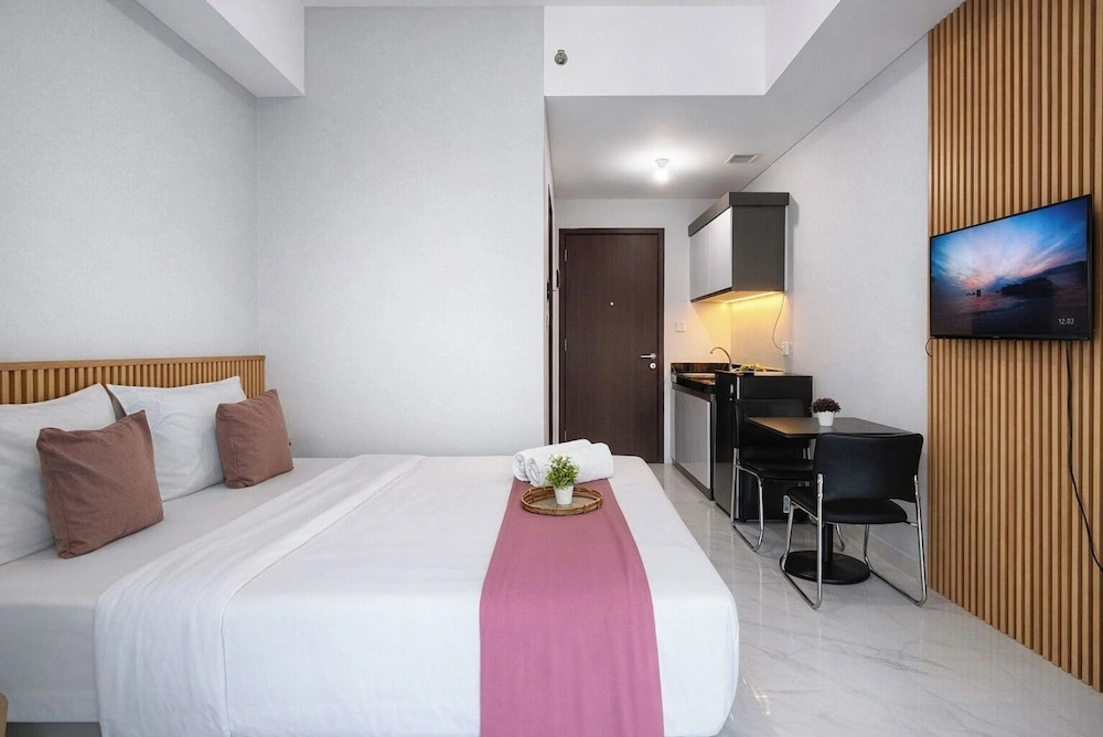 Good And Restful Studio With City View At Trans Icon Surabaya Apartment