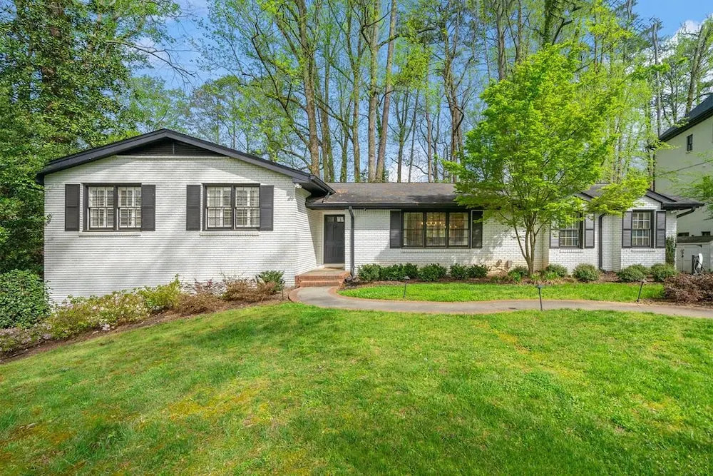 Beautiful and Quiet Newly Renovated 4 Bedroom Retreat