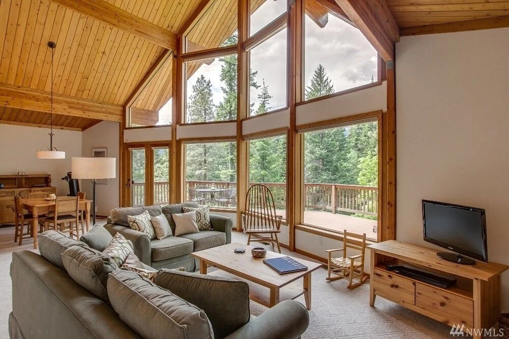 Timber View Lodge - Three Bedroom Home with Hot Tub