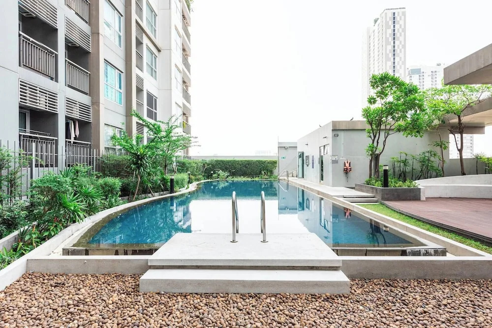 2BR 7 Mins Walk to BTS Bill Included