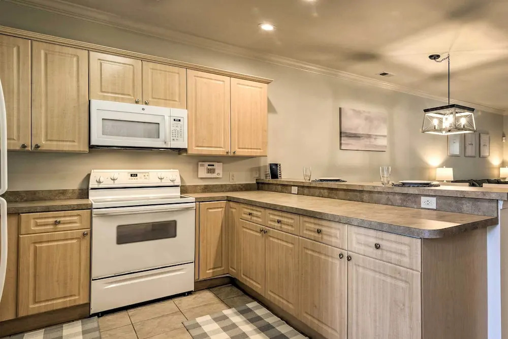 3 Mi to Myrtle Beach: Coastal Condo w/ Pool!