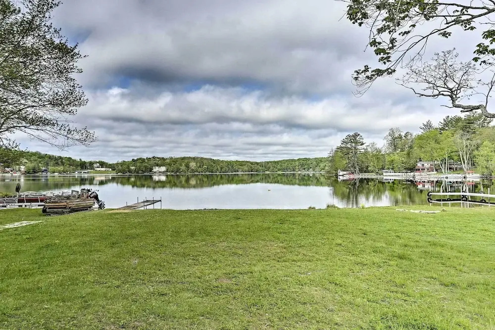Luxe Lakefront Family Cottage: Private Beach, Dock