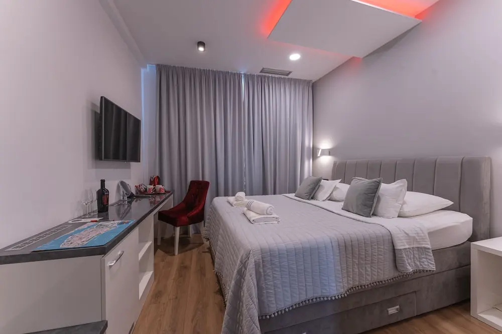 Sky & Sun Luxury Rooms with private parking in the garage