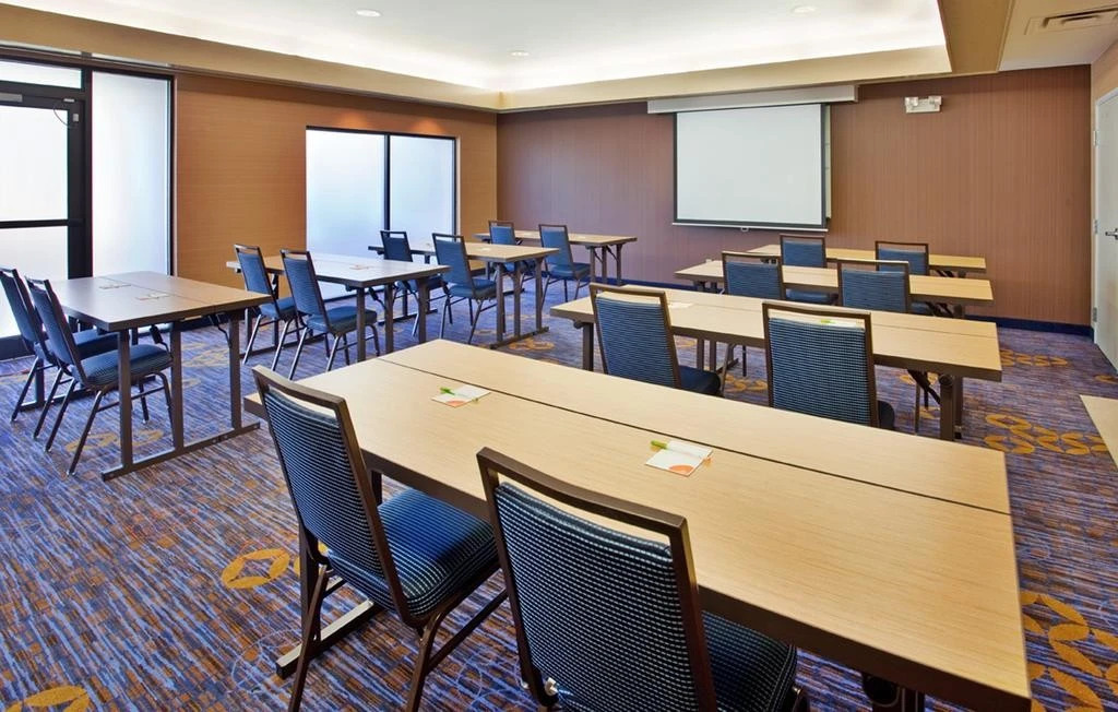 Courtyard by Marriott Houston Sugar Land/Lake Pointe