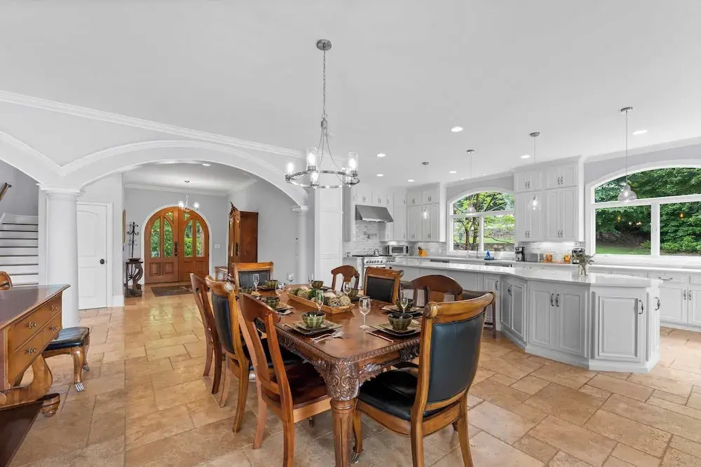Flip Flop Therapy by Avantstay Lakefront Home w/ Game Room & Dock Access