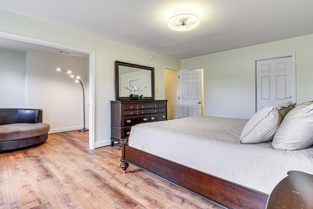 Walk to Dtwn & Campus! Spacious Hampton Home