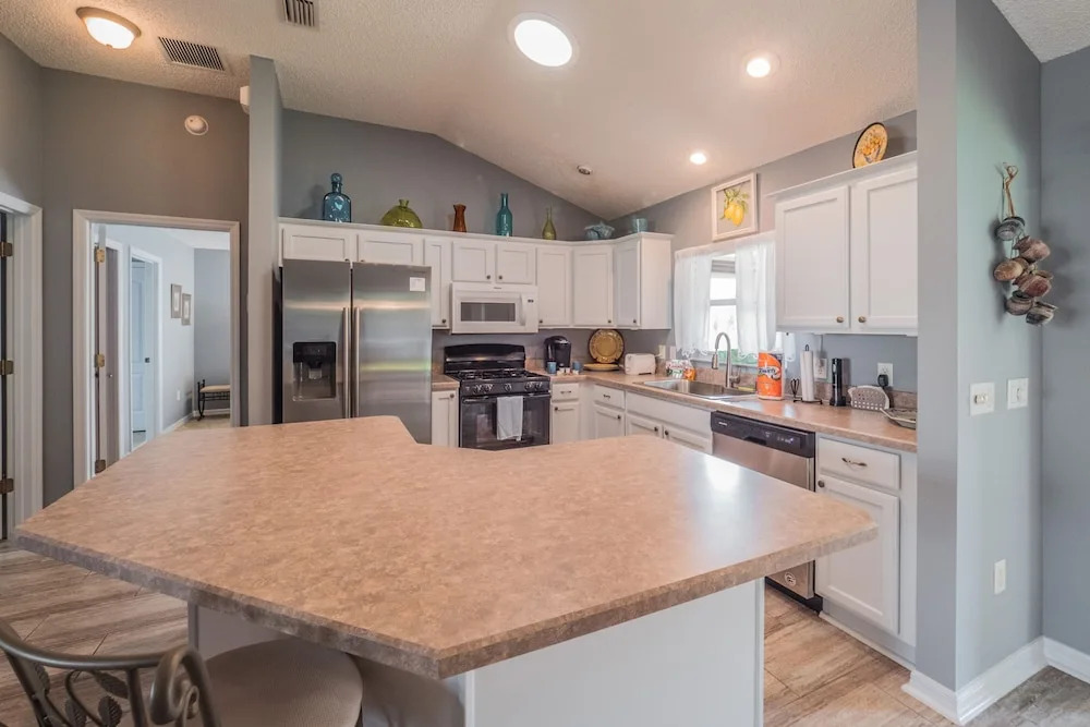Deerfield Lane 1253 by White Pelican VR