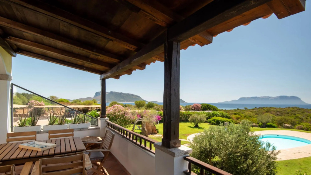 Beautiful two bedroom apartment located in the splendid setting of the village “Pedra Rosa”, just 10-Pedra Rosa A2