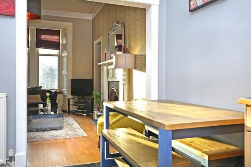 A Stunning Grand Apt near the Royal Botanic Garden