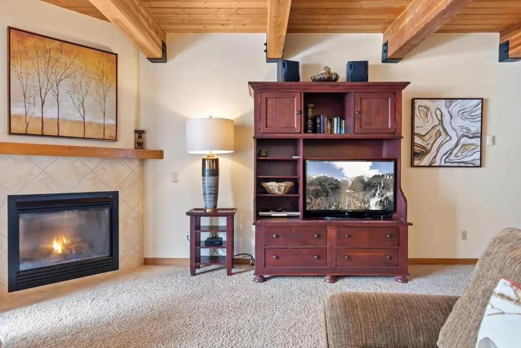 Riverside Condos A102 by Avantstay Condo Close To Downtown, Town Park & Ski Lift #8