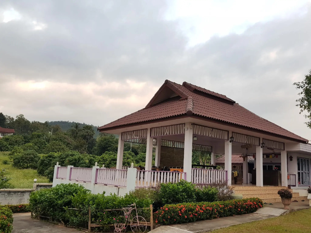 Mae Klang Ban yen hill