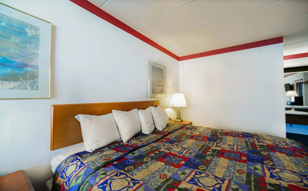 Loyalty Inn Maryville