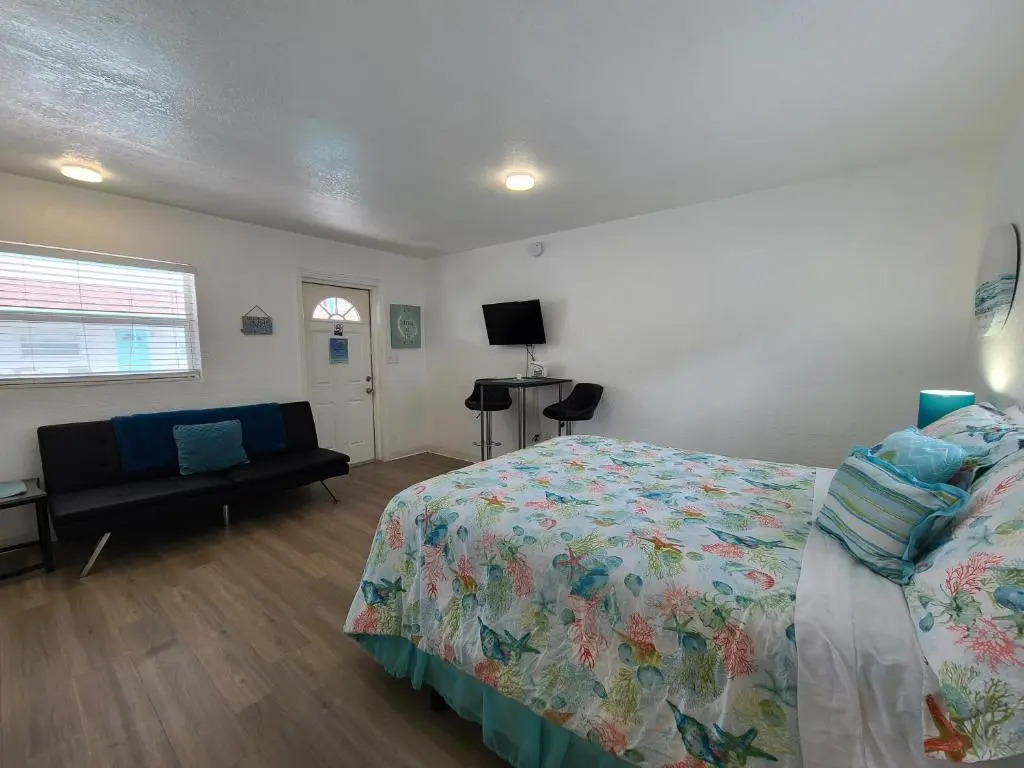 Sun Island Motel