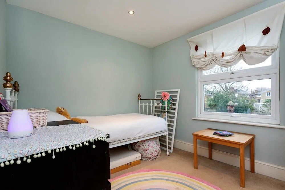 Rylett Crescent Family House
