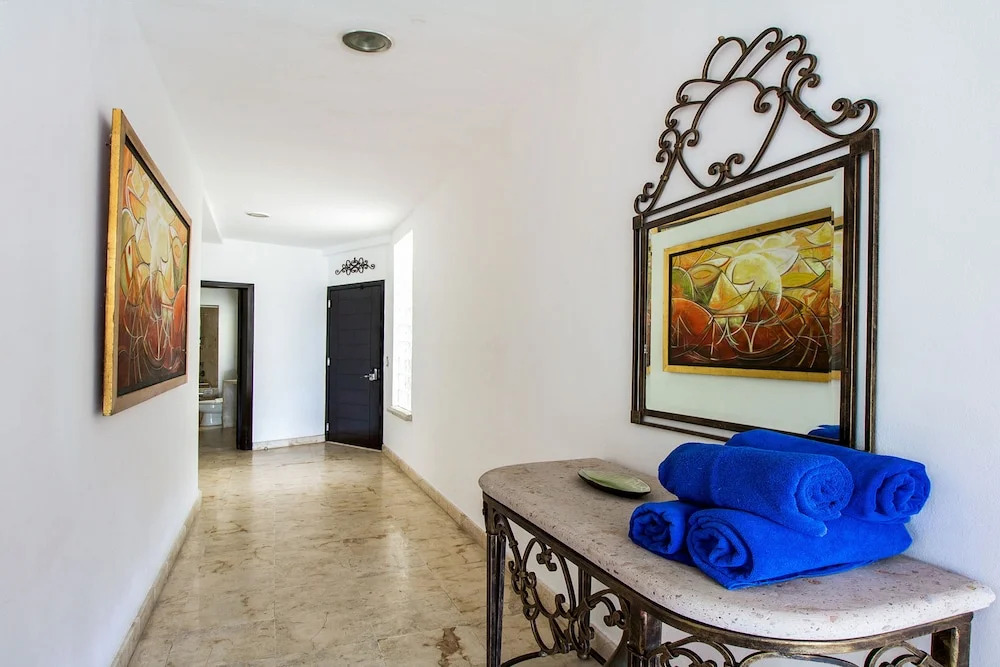 Corto Maltes 205 Ocean Front Condo 2bd 2 Bath